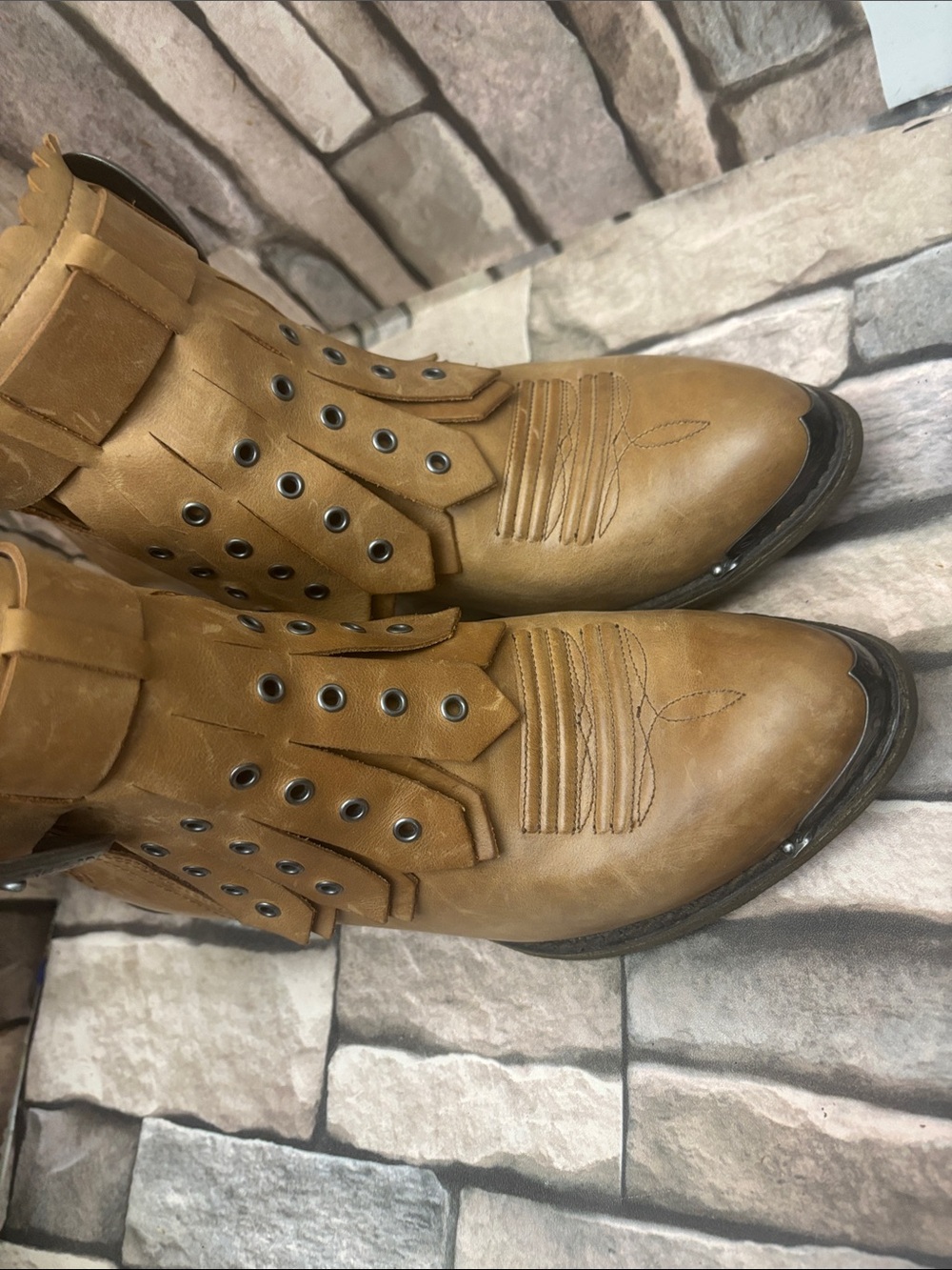 Ariat Hadley leather ankle boots 
Size 7B - Picture 5 of 11